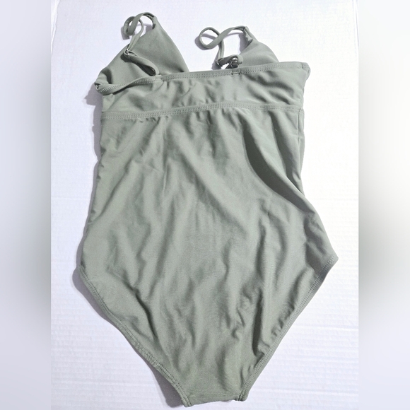 ⭐️5/$25 Green Girls One Piece Swimsuits Solid Color Teen Swimsuit Size 15/16 Yrs - Picture 4 of 8